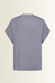 Satijnen blouse met kanten V-hals