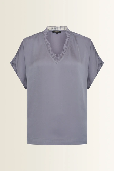 Satijnen blouse met kanten V-hals