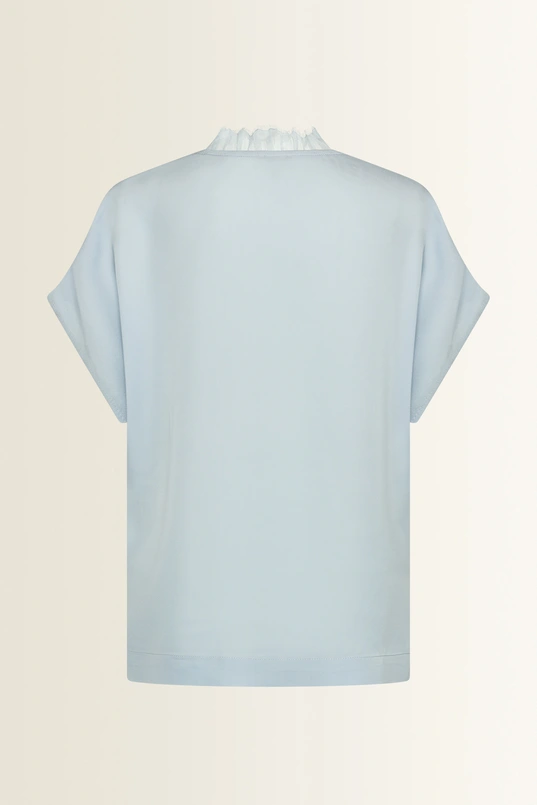 Satijnen blouse met kanten V-hals