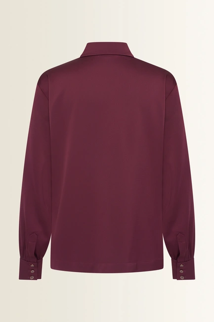 Satijnen blouse met verdekte knoopsluiting