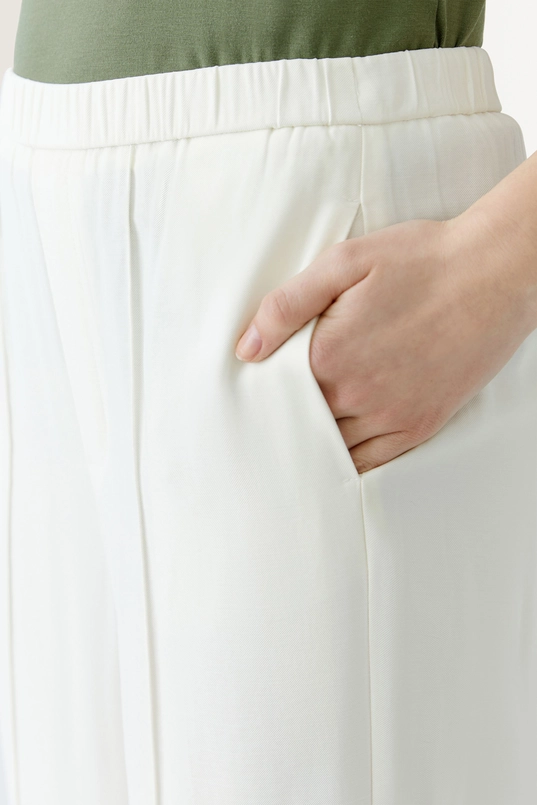 Slip-on broek met lichte glans OUI