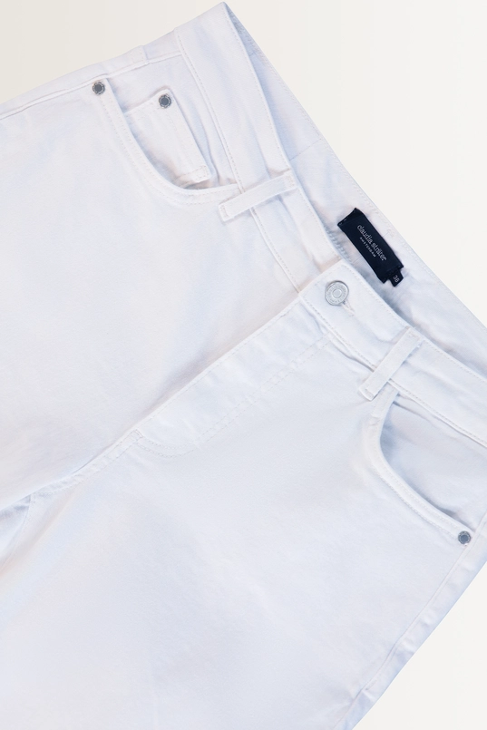 Tapered jeans in stone washed denim