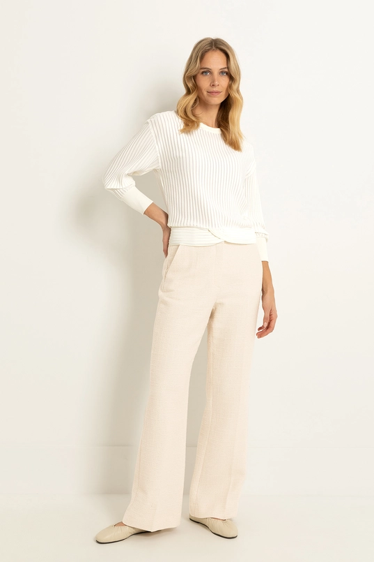 Textuur broek subtiele flare