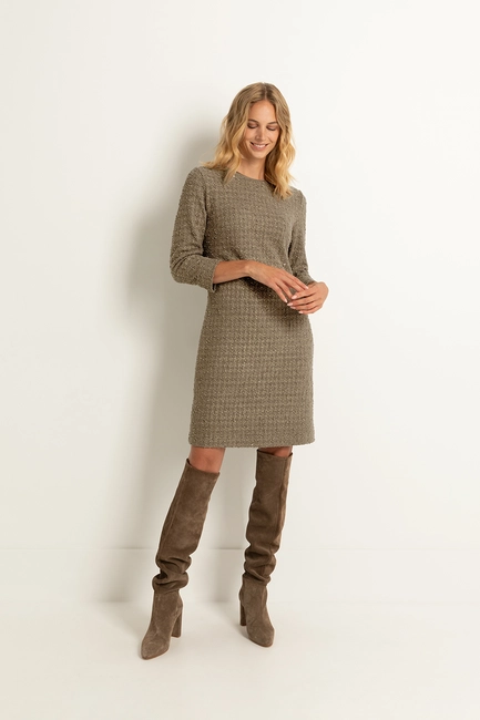 Textuur jurk met metallic accenten