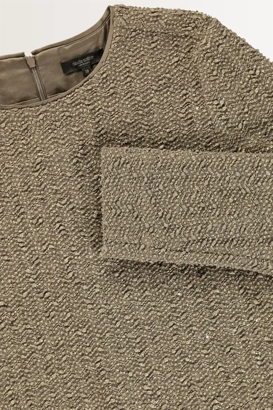 Textuur jurk met metallic accenten