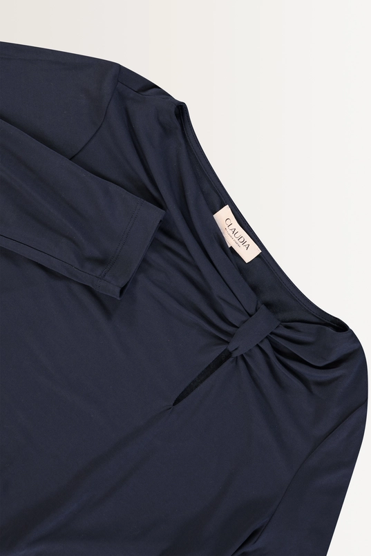 Top cut-out detail