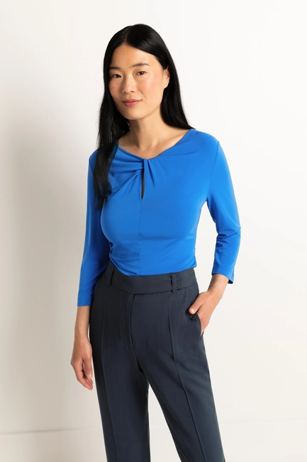 Top met halsdetail