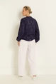 Transparante blouse met borduurstructuur