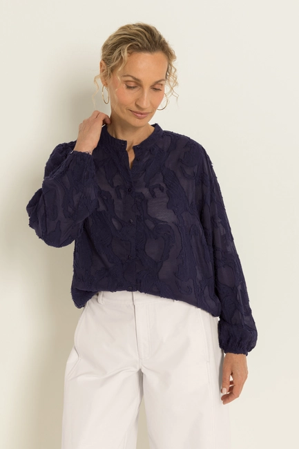 Transparante blouse met borduurstructuur