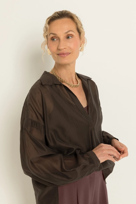 Transparante blouse met brede kraag