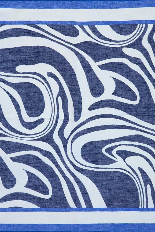 Vierkante shawl met swirlprint