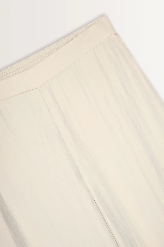 Wijde broek met natuurlijke glans