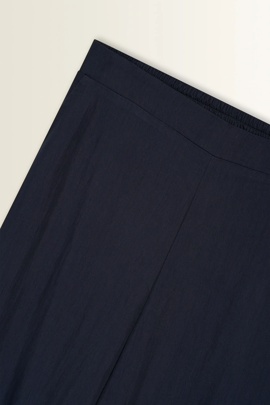 Wijde broek met natuurlijke glans