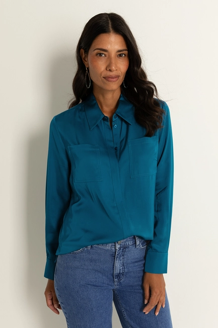Zijdezachte blouse met borstzakken