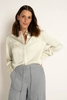 Zijdezachte blouse met kraalaccent