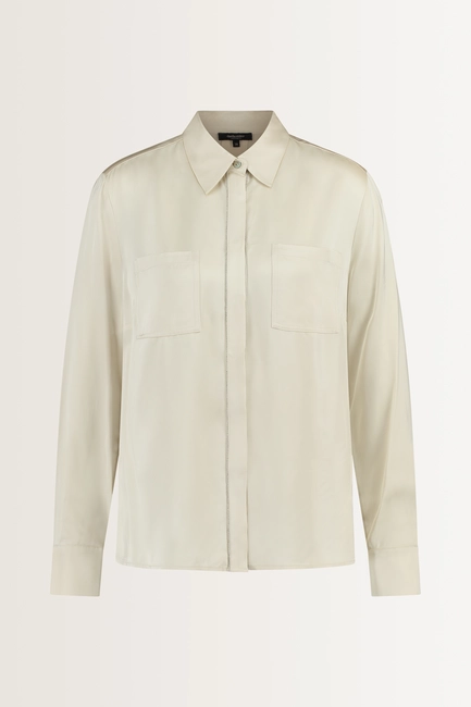 Zijdezachte blouse met kraalaccent
