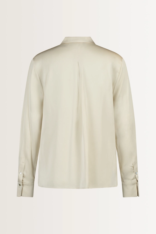 Zijdezachte blouse met kraalaccent