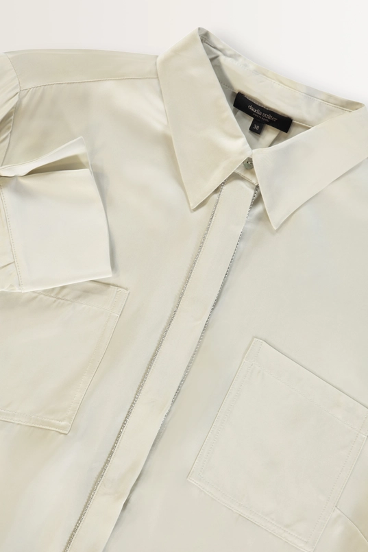 Zijdezachte blouse met kraalaccent